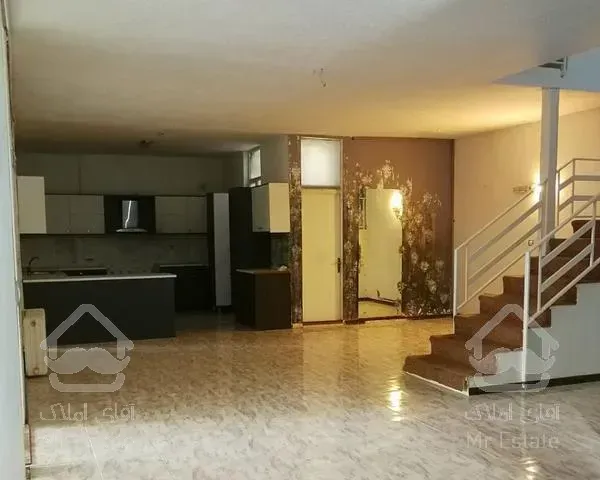 ویلا 373 متری بر خ معلم