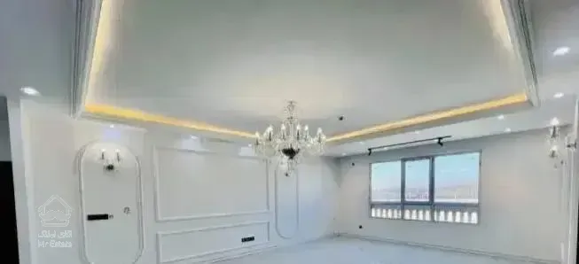 100 متر / سوپر شیک مجلل / بر چهار باغ /حتی مجرد