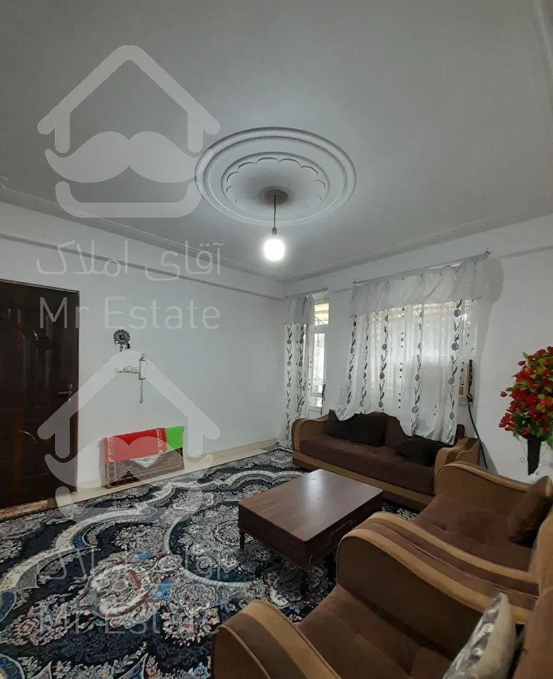 آپارتمان ۱۰۳ متر طبقه بالا حیاط دار