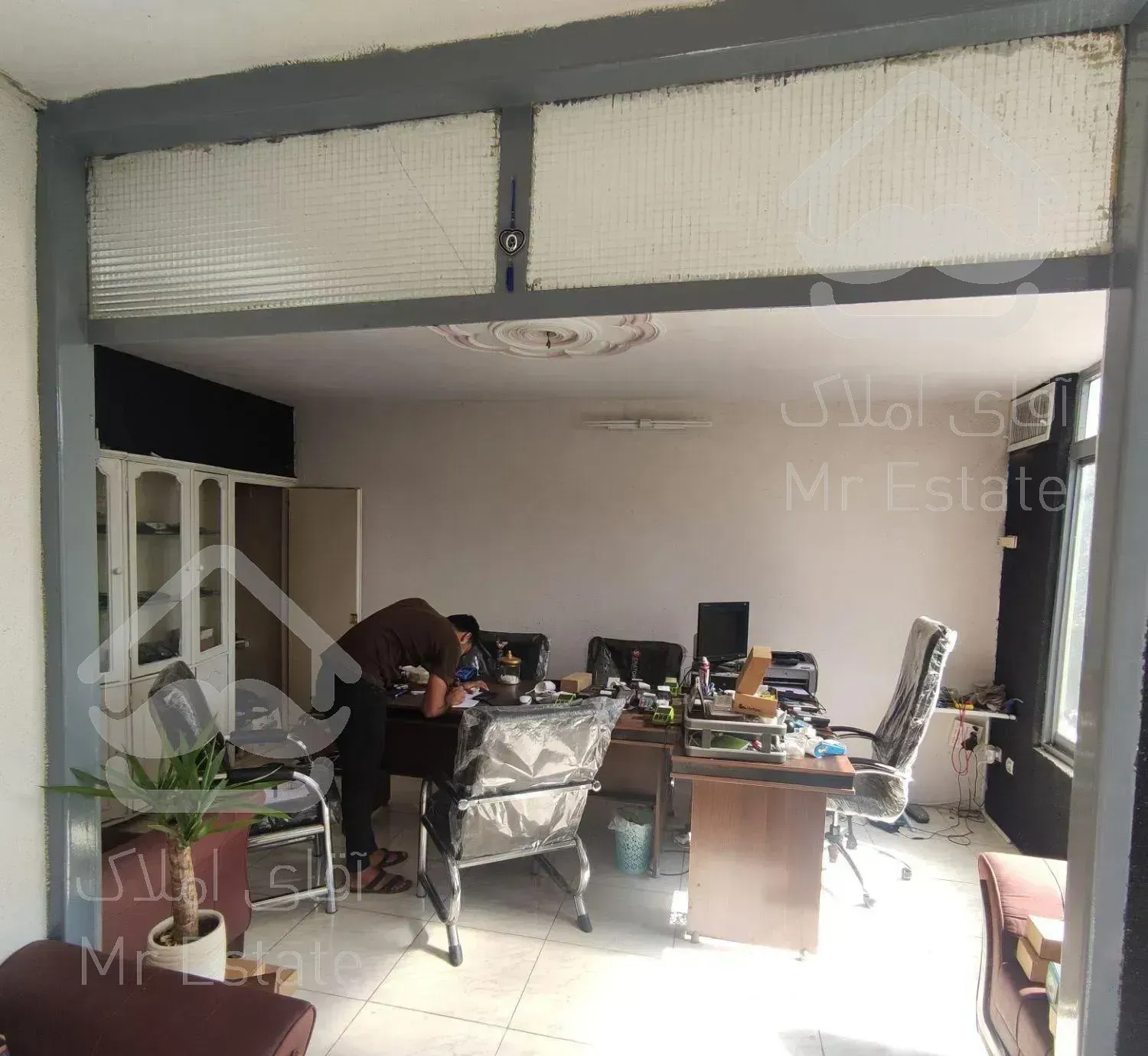 طبقه اول/دربست/مناسب سکونت/دفتر