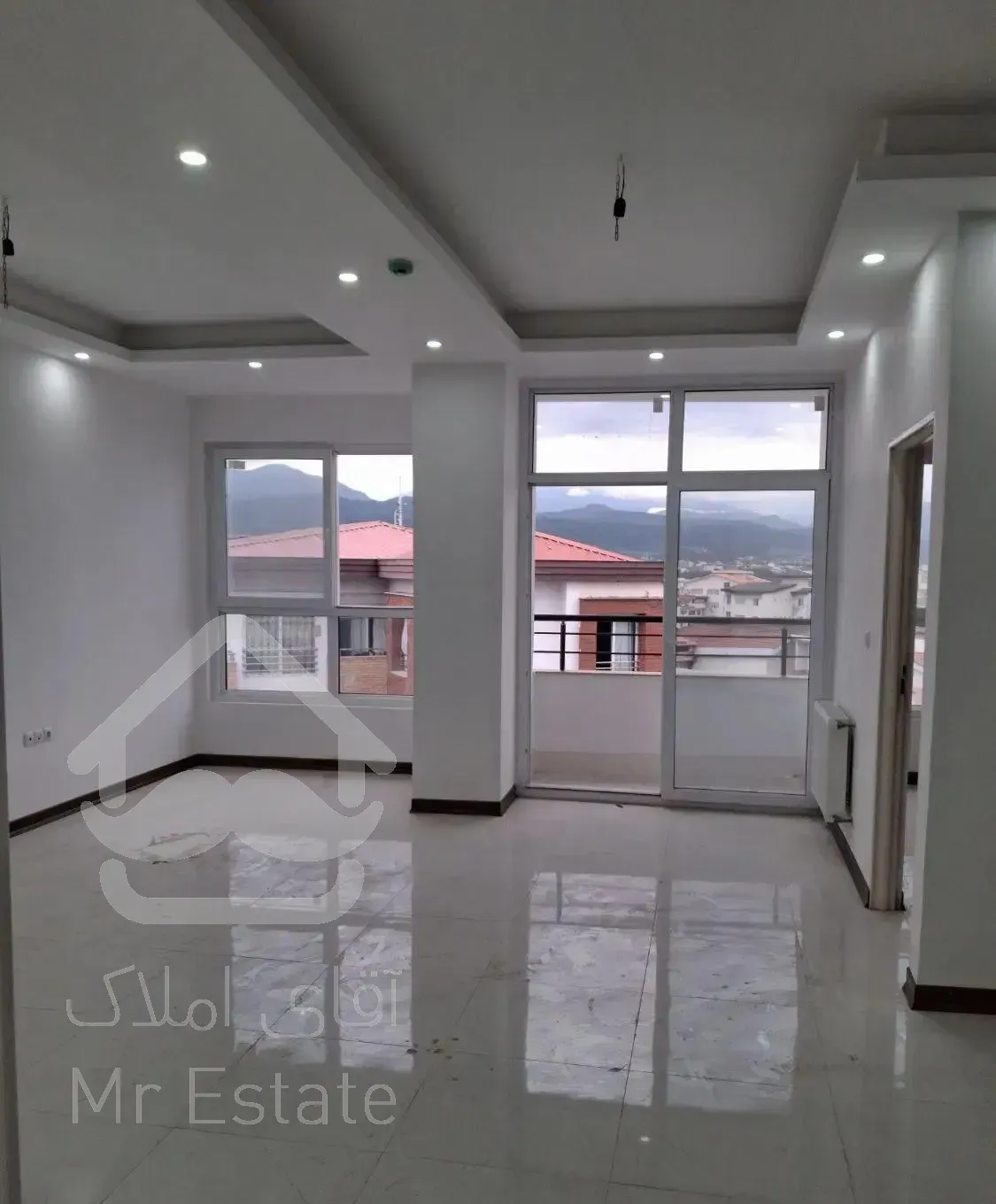 ۱۰۲متری نوساز/فول/ مقرون بصرفه/طبقه بالا