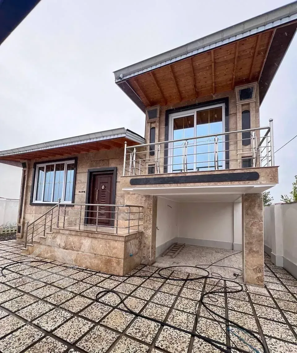 ویلا ۱۹۵ متری خوش نقشه/ لوکیشن عالی/ سند تک برگ