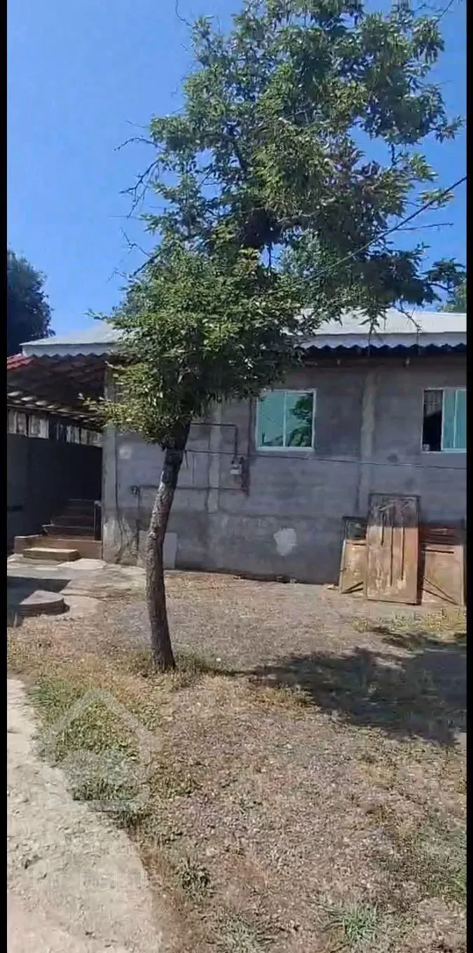 خانه و محوطه ۶۰۰ متری با سند تک برگ