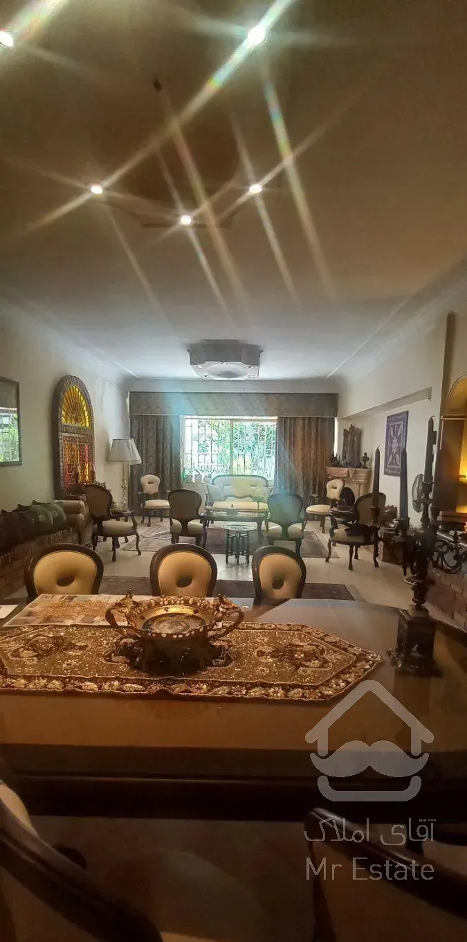 لارستان  / ۲۰۰ متر  سه خواب  /  قدرالسهم دار