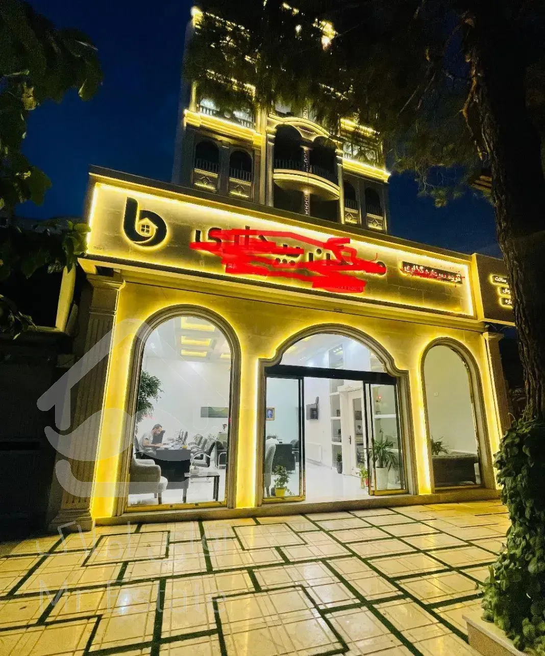 طبقه پنجم 200 متری / ابتدای رضوی *** 2 نبش