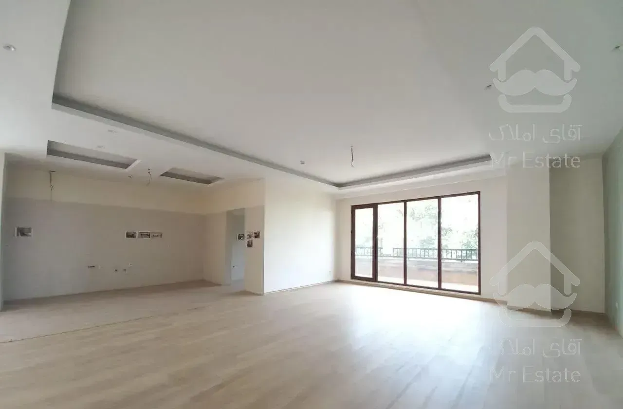 209 متر/چسبیده به فضای سبز/2 پارکینگ سندی