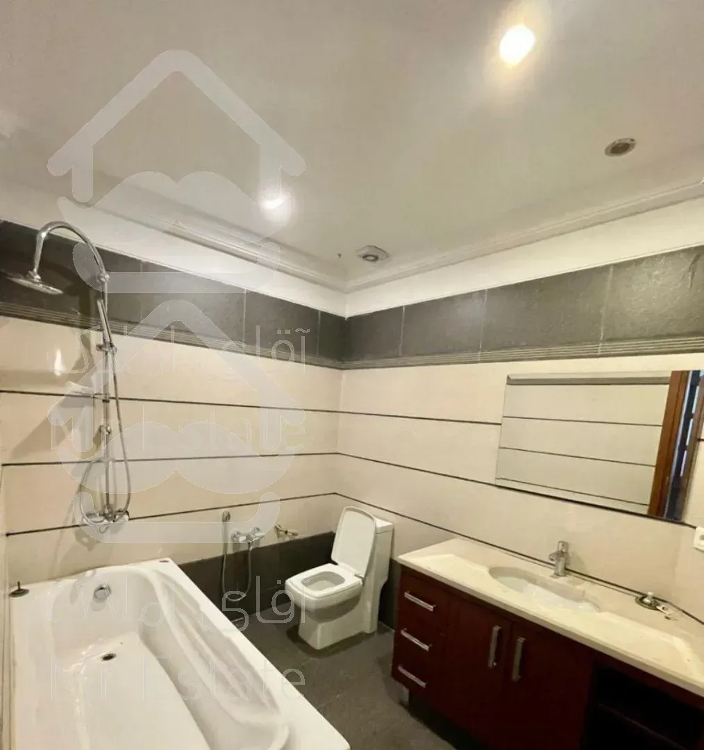 آپارتمان ۱۸۰ متری، بدون مشرف با دو پارکینگ