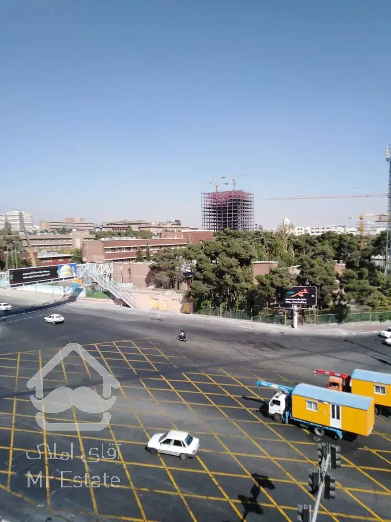 ۲۵۰ متر اداری در میدان توحید