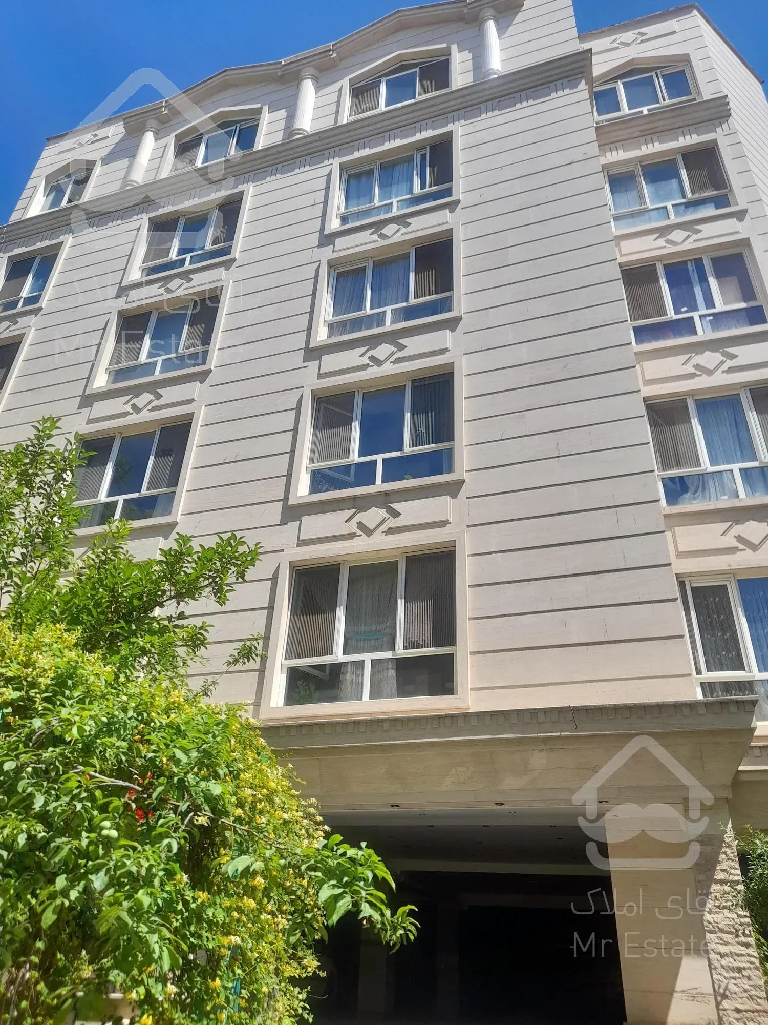 ۹۸ متر قیمت استثنایی نیاوران