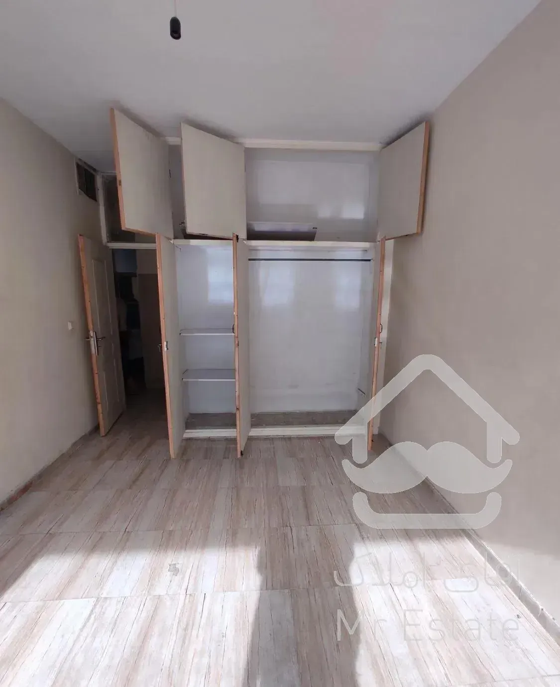 آپارتمان ۴خواب قدیمی نورگیر  تکواحدی