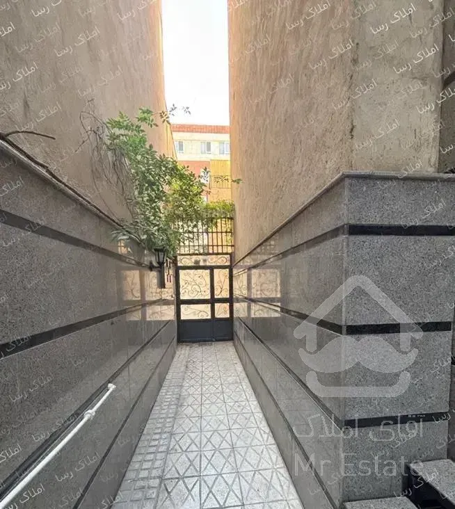 ۴۳ متر / همکف / جنب میدان جمهوری / خوشنقشه و پرنور