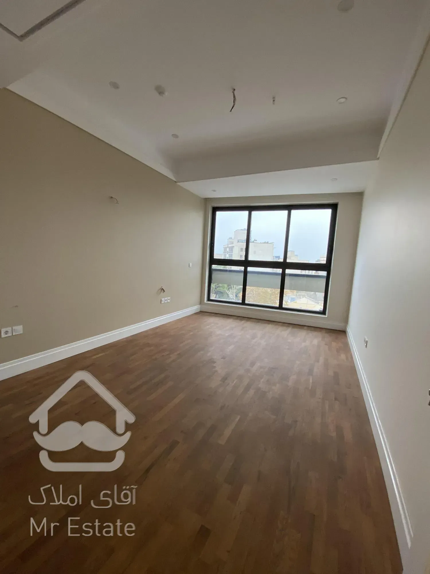 فروش اکازیون ترین ۳۳۰ متری فرمانیه - سنبل