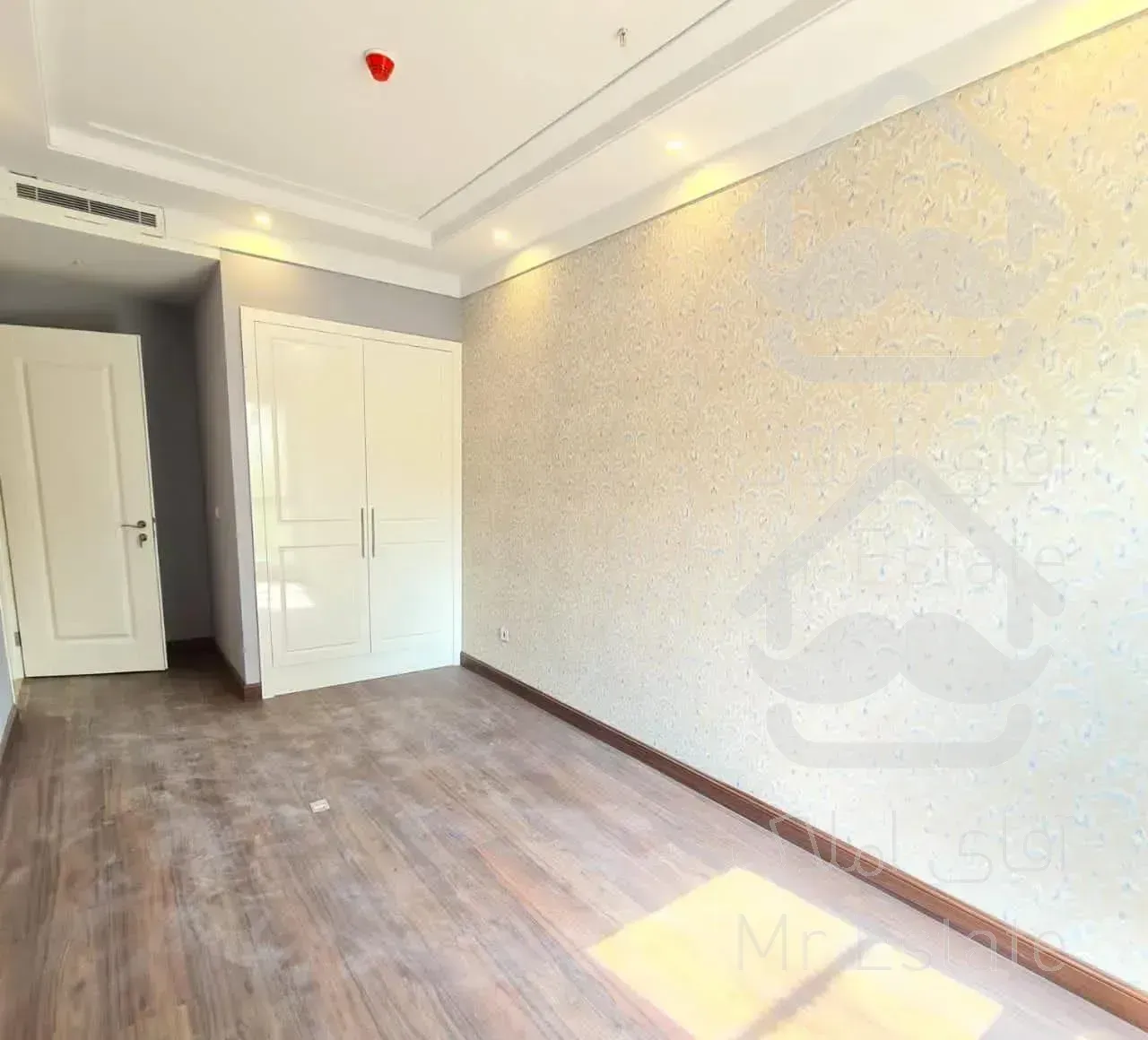 ١١٠ متر گلچین دو خوابه