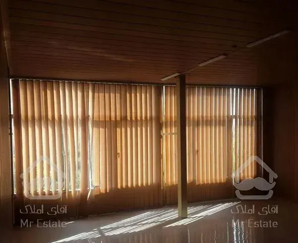 آپارتمان دارای سه اتاق و یک حال و یک پذیرایی زیبا