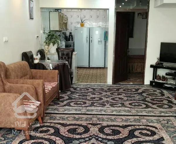 آپارتمان سه طبقه تک خوابه واقع در خیابان جی