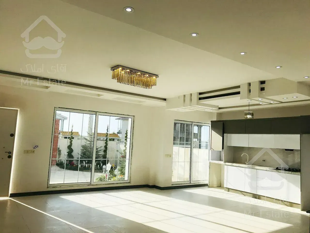 فروش ویلا ۲۰۰ متری در محمودآباد نزدیک دریا