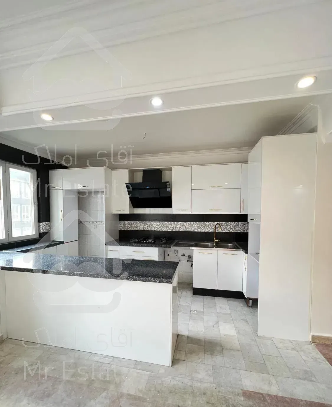 آپارتمان ۱۰۰ متری دو خوابه/فول امکانات/ خوش نقشه