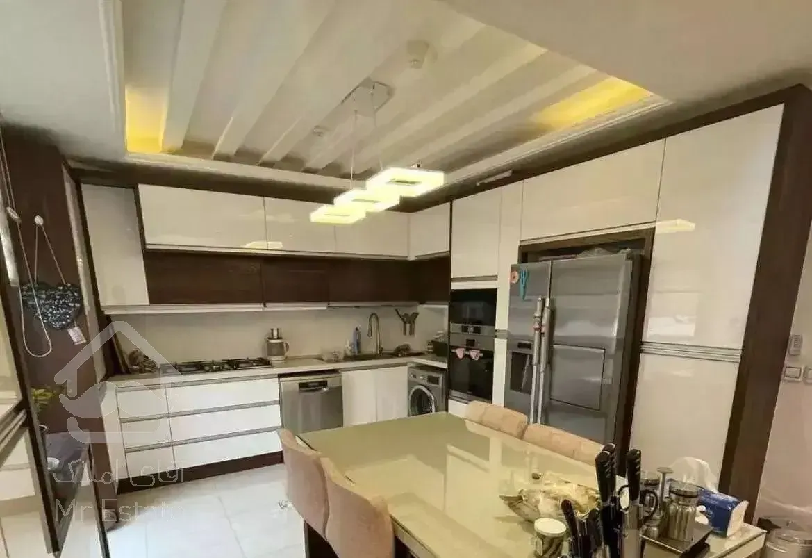 ۱۰۰ متر دو خوابه در جای خوب ظفر،پنجره قدی