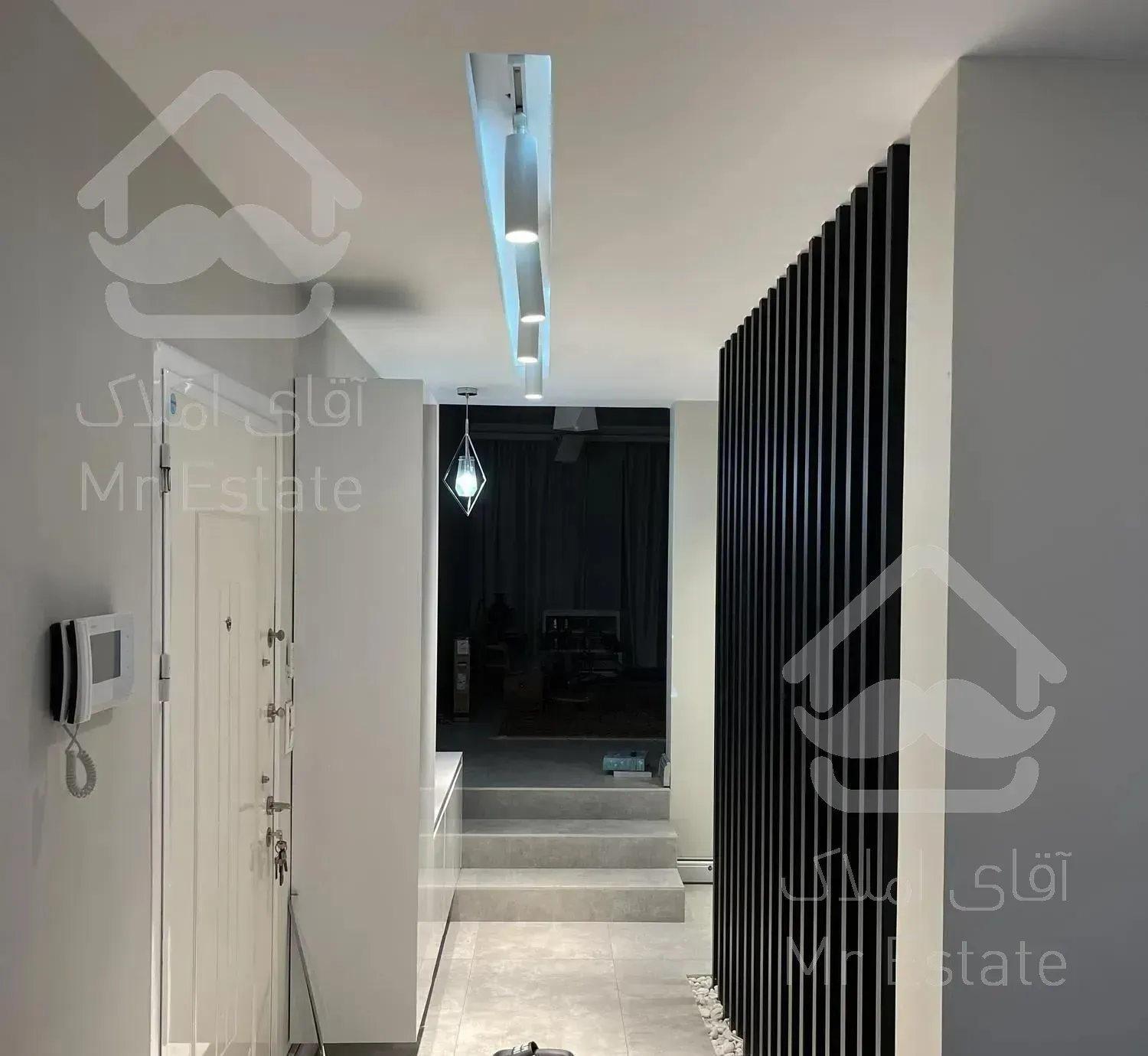 آپارتمان ٢٠٠ متری با بازسازی حرفه ای