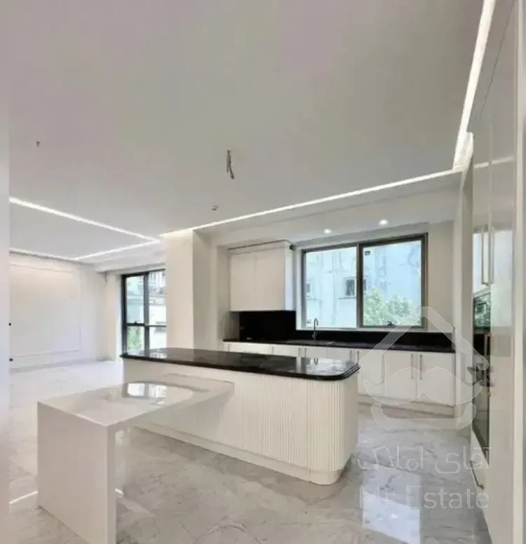 ۲۱۵ متر سنبل فرمانیه / طبقه ۴ / فول امکانات