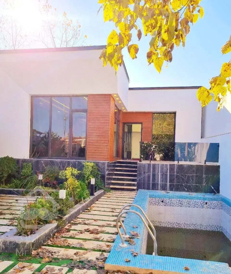 ویلامدرن استخردار۳۱۰متری باسندششدانگ نور