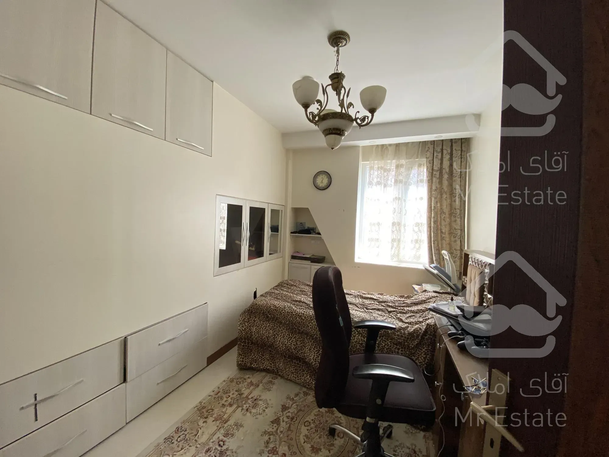 ۱۳۰ متری دریاچه چیتگر کوهک فول لاکچری و خوش نقشه