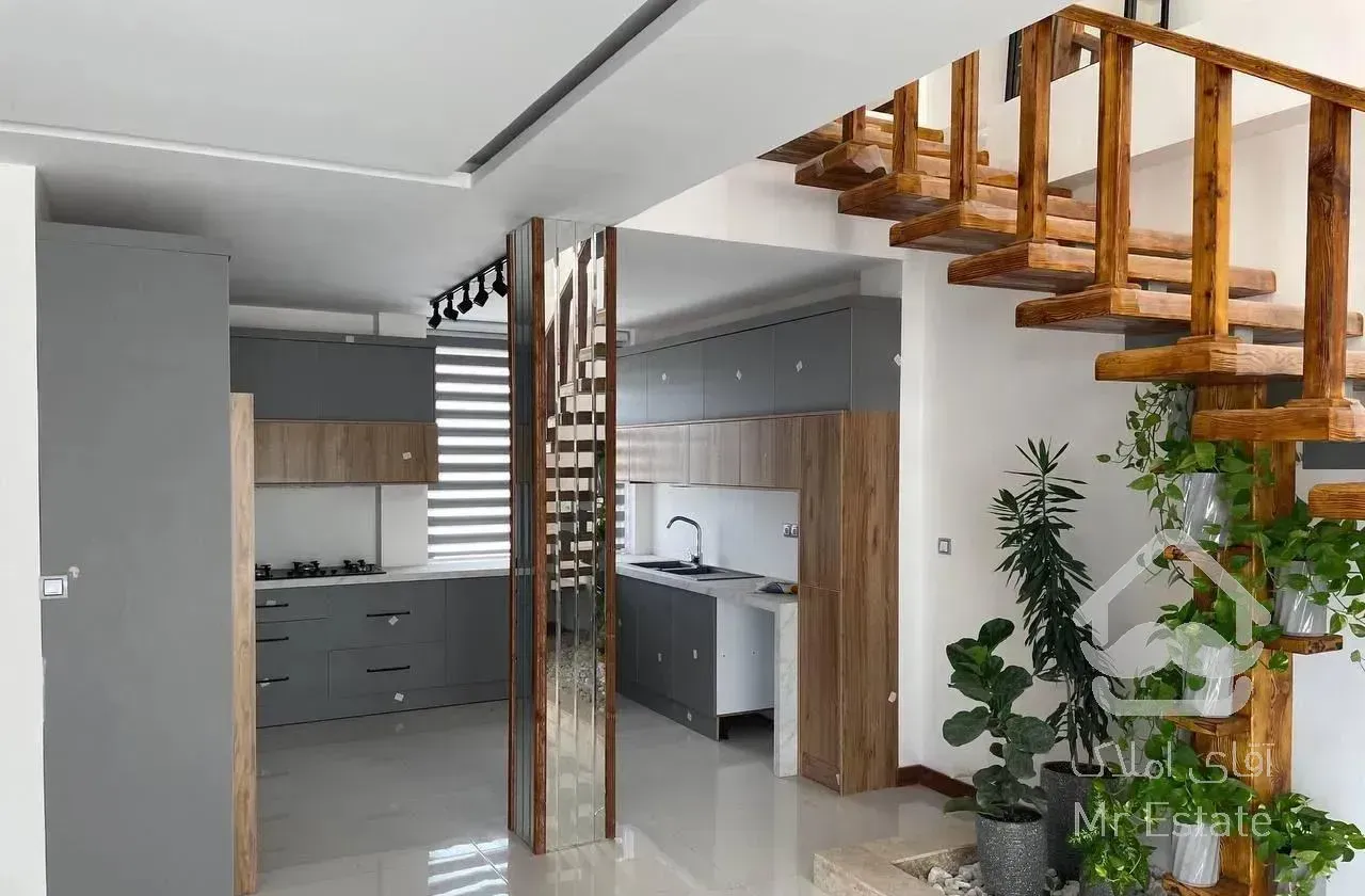 ویلا ۳۵۰ متری استخردار در منطقه جنگلی محمودآباد