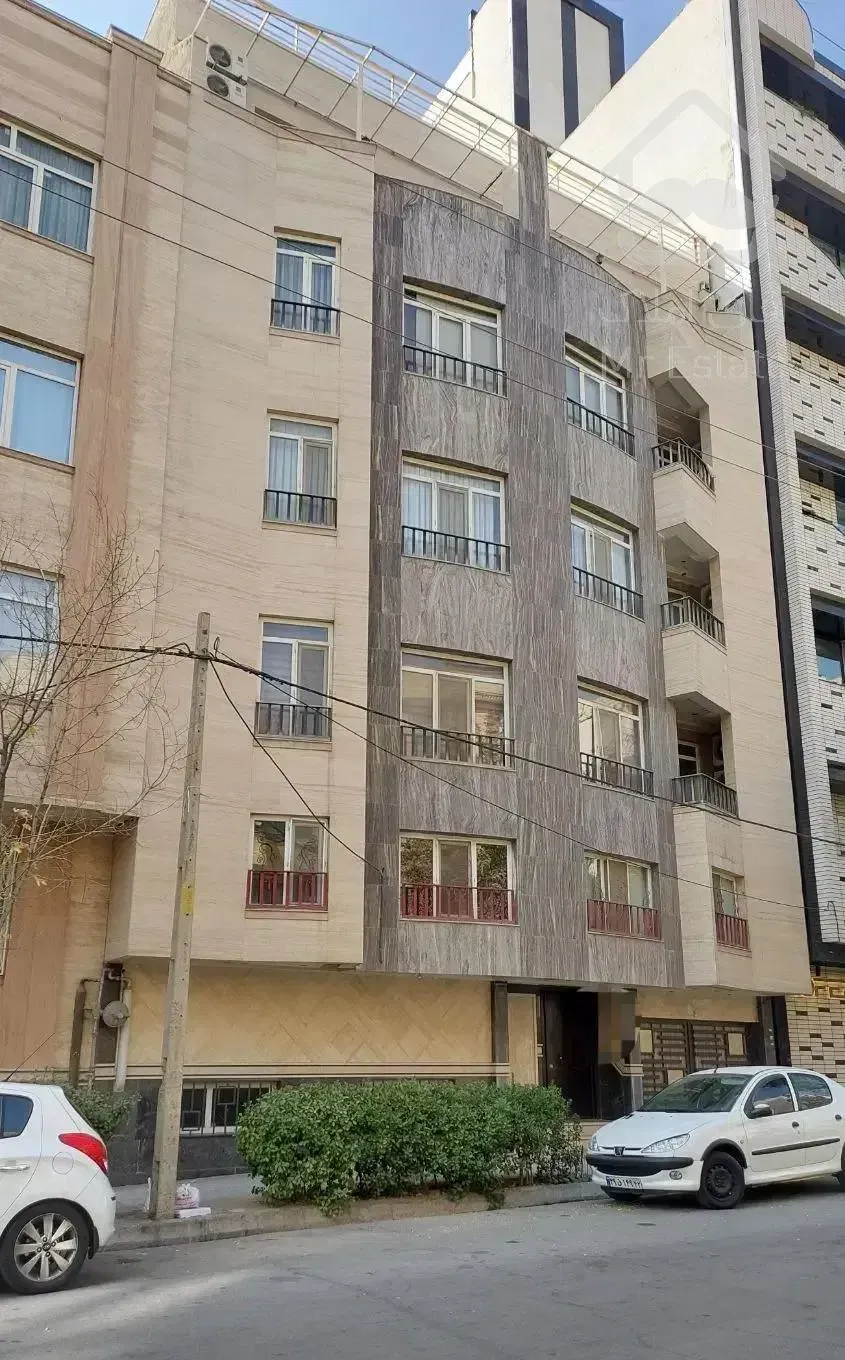 اوایل هنرستان / آپارتمان ۱۰۲ متری/تاپ لوکیشن