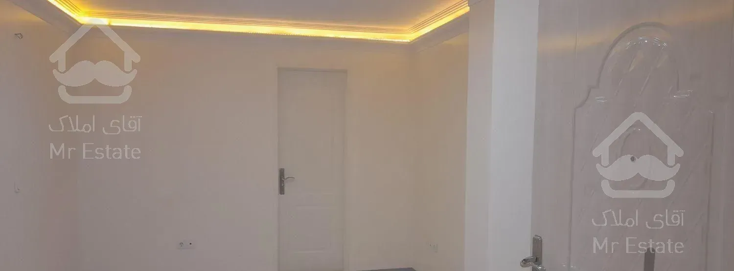 دارای یک پارکینگ سندی و یک پارکینگ وکالتی