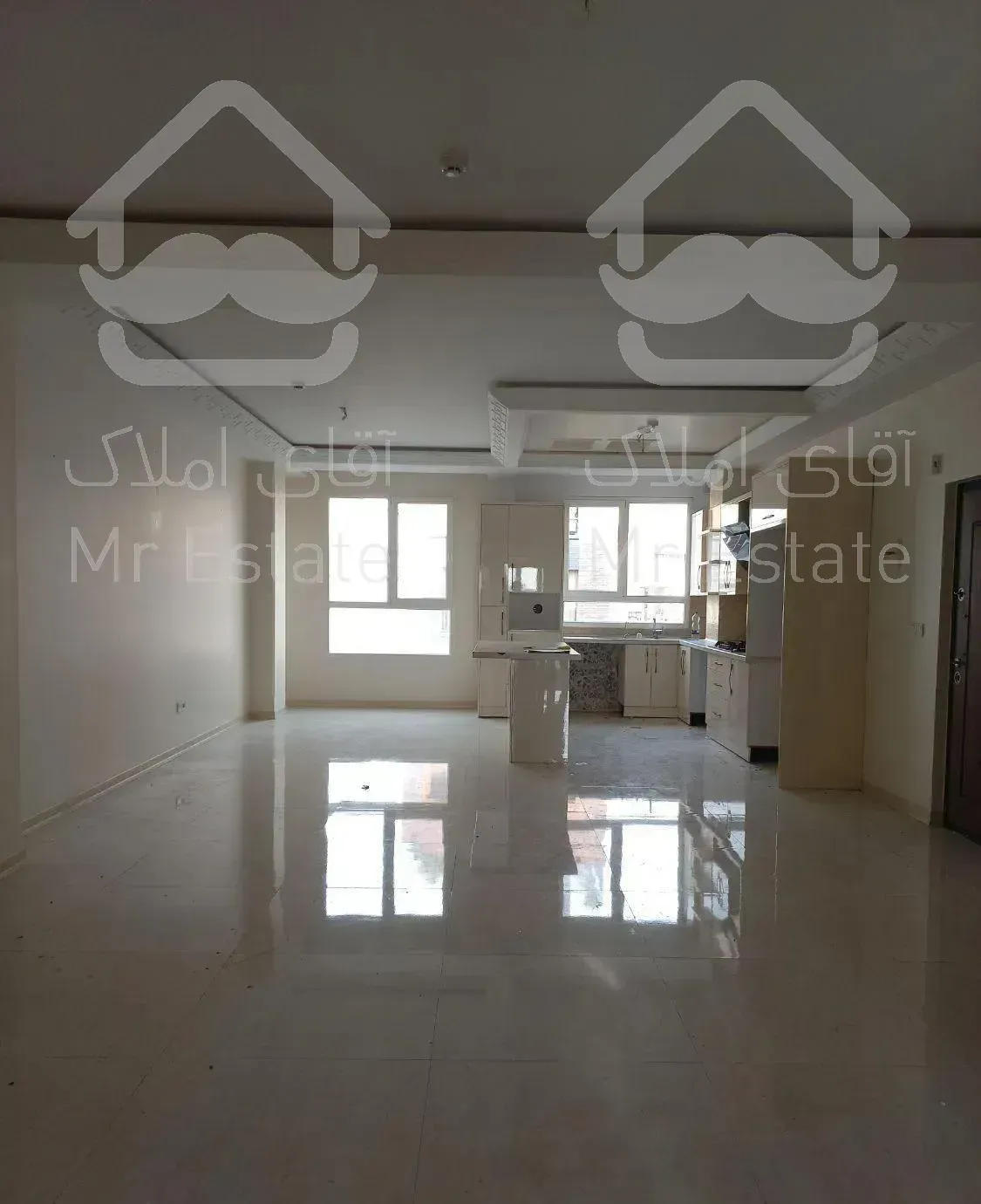 ۱۲۱ متر، دو خواب، یک خواب مستر