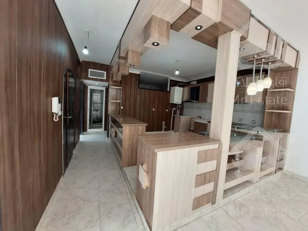 اپارتمان ۱۲۰ متری طبقه اول موقعیت شمالی جنوبی