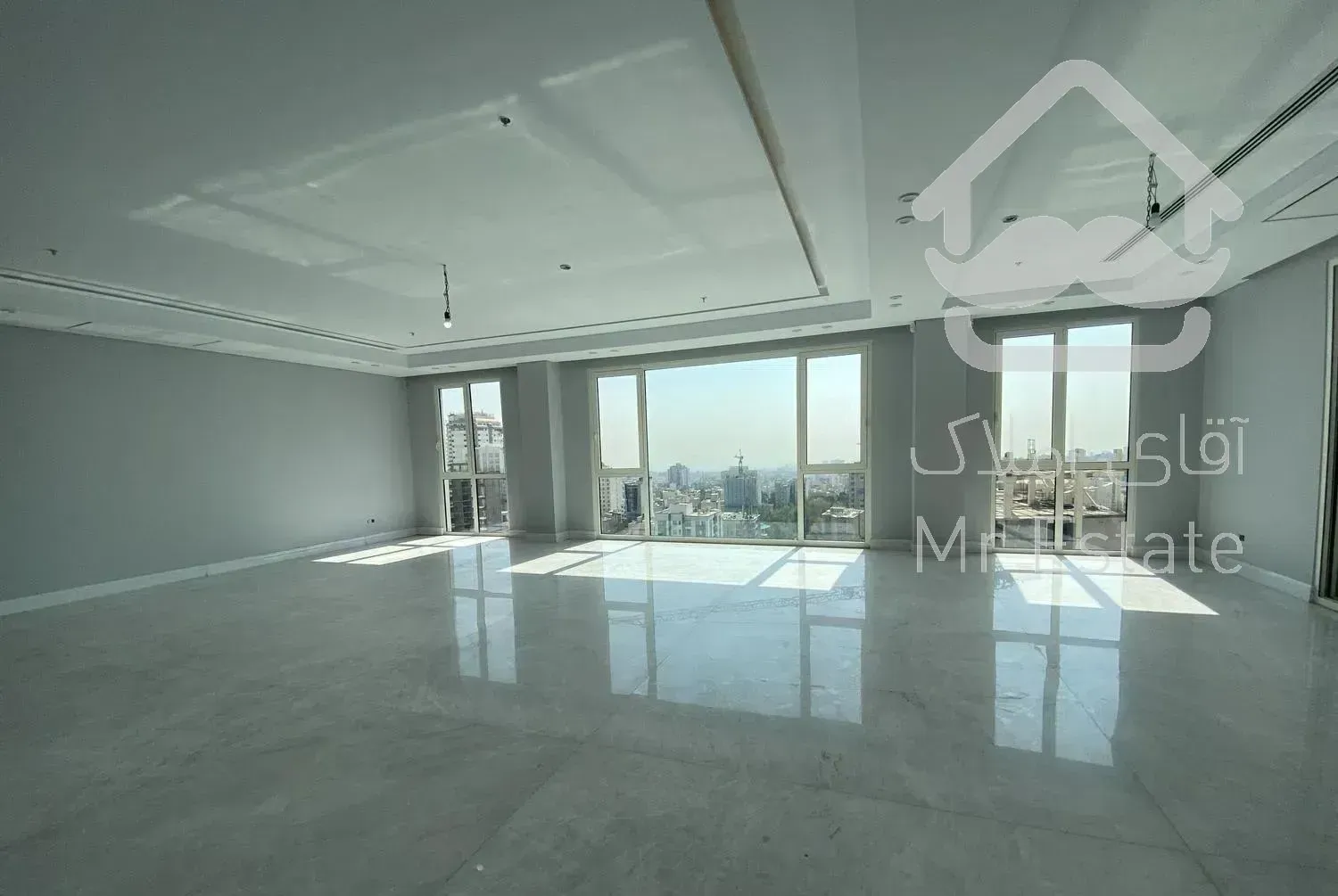 برج پارک ۴۵۰ متری کلاسیک کامرانیه