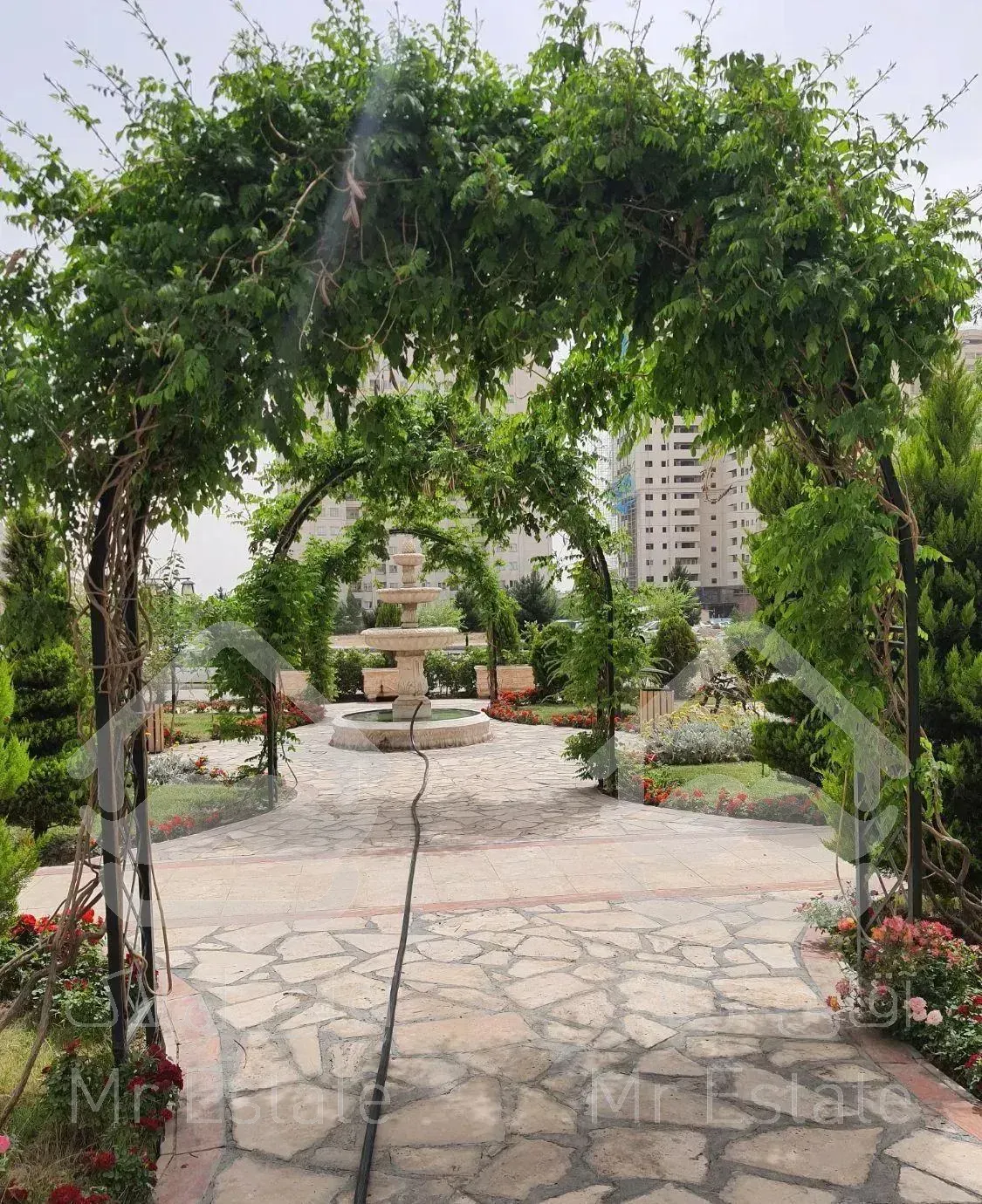 ۱۰۳متر /شهرک نگین غرب/اردستانی/دریاچه خلیج فارس