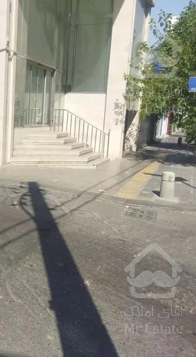 ۱٠ متر کف خیابان ویترین دونبش (( پاسداران ))