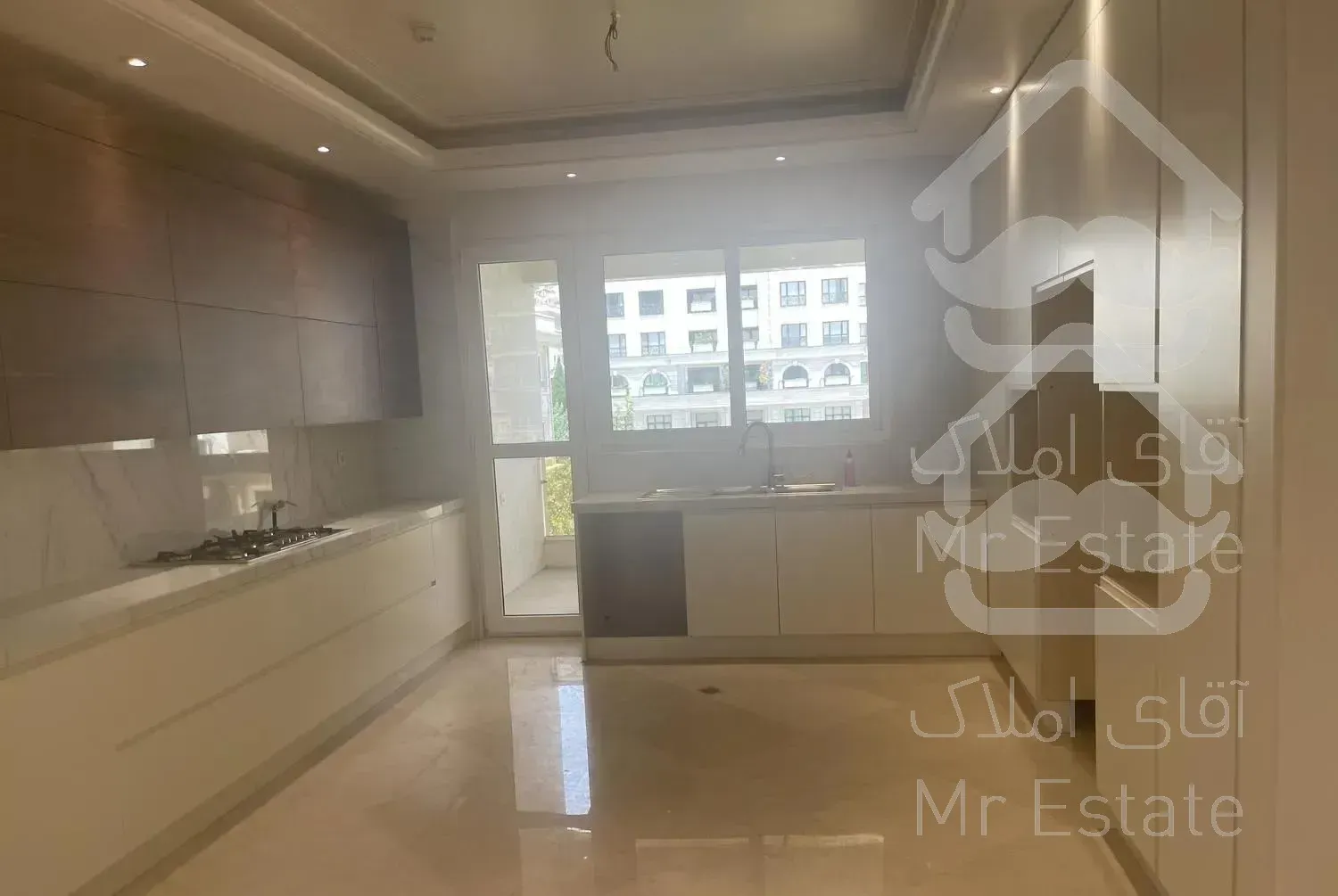 ۲۴۵ متر در ولنجک چشم انداز کوهستان