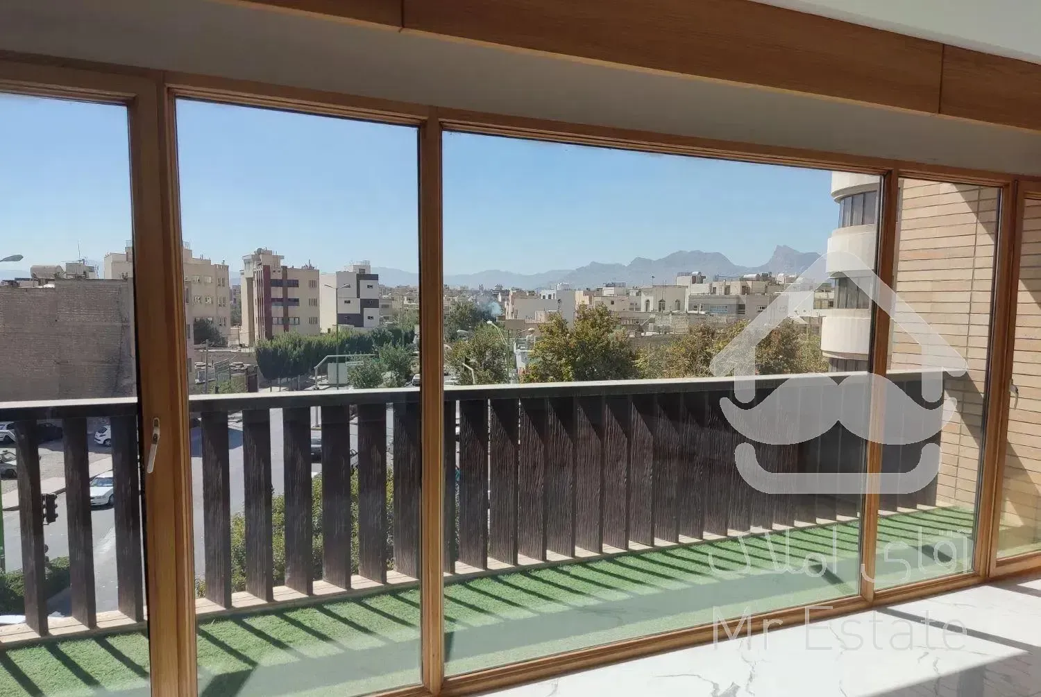 «آپارتمان۱۳۰ متری ۳خواب خوش جا خ دشتستان جنوبی»