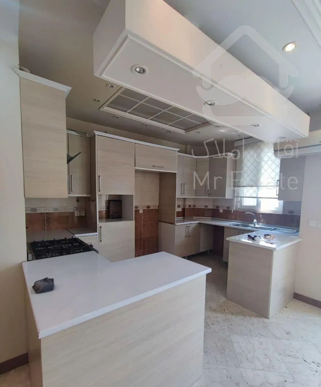 ۹۲ متری/تکواحدی/فول/میدان82