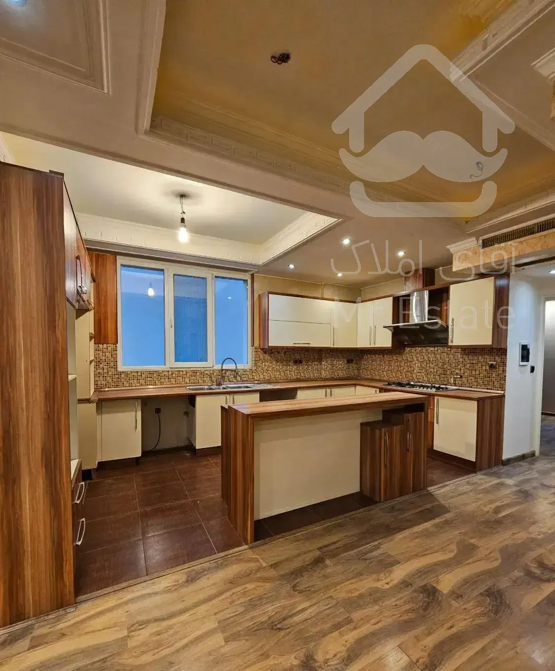 فروش ۱۲۰متری/دید ۳جهت/فول مشاعات