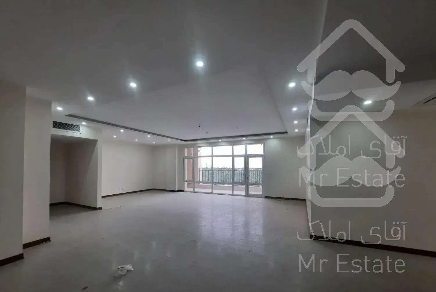 ۱۳۲ متر سه کله نیاوران‌ 'سفر'