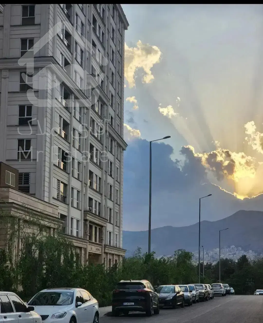 آپارتمان114متری خوش نقشه در برج رونیکا،منتظر شماست