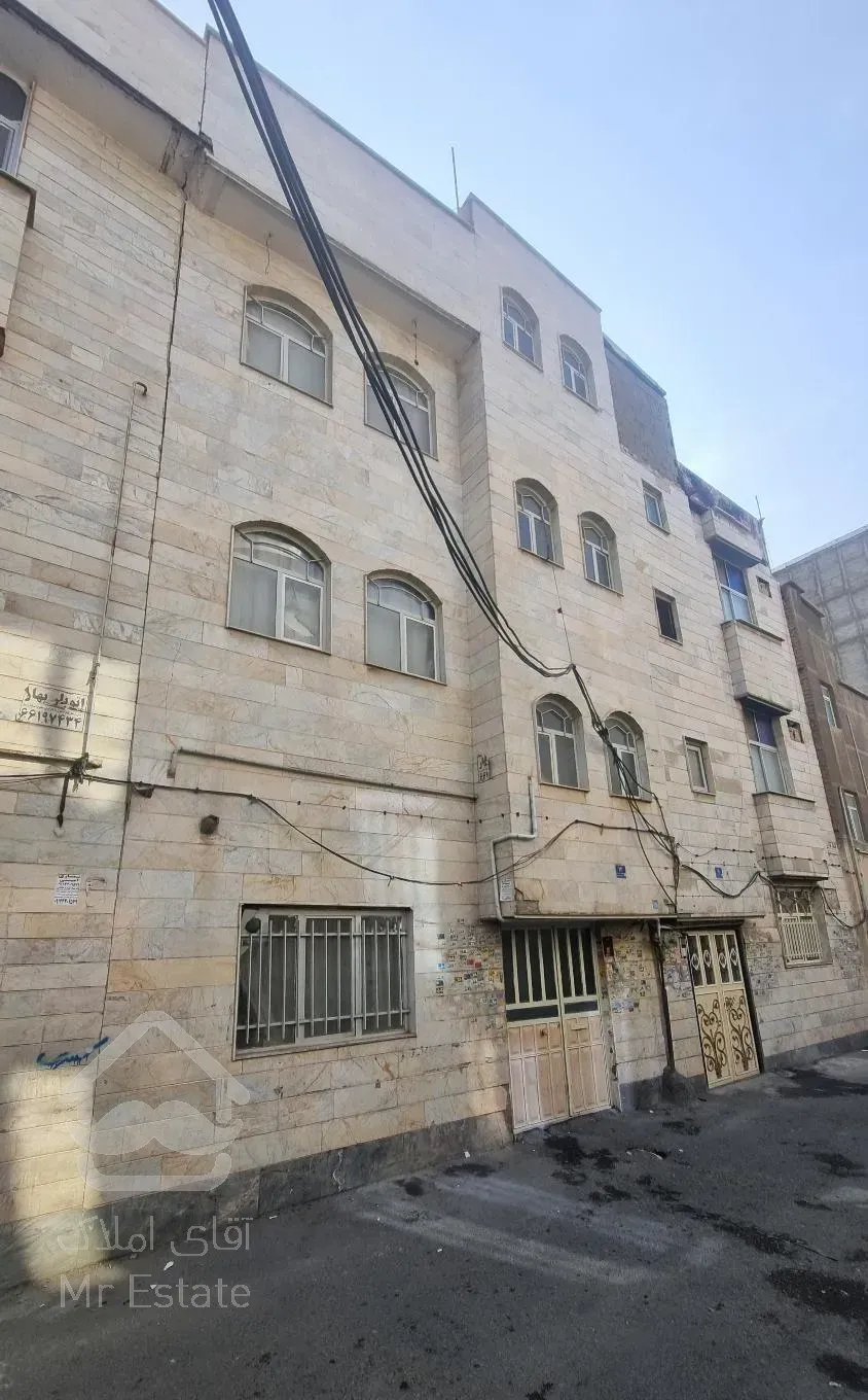 آپارتمان ۳ طبقه