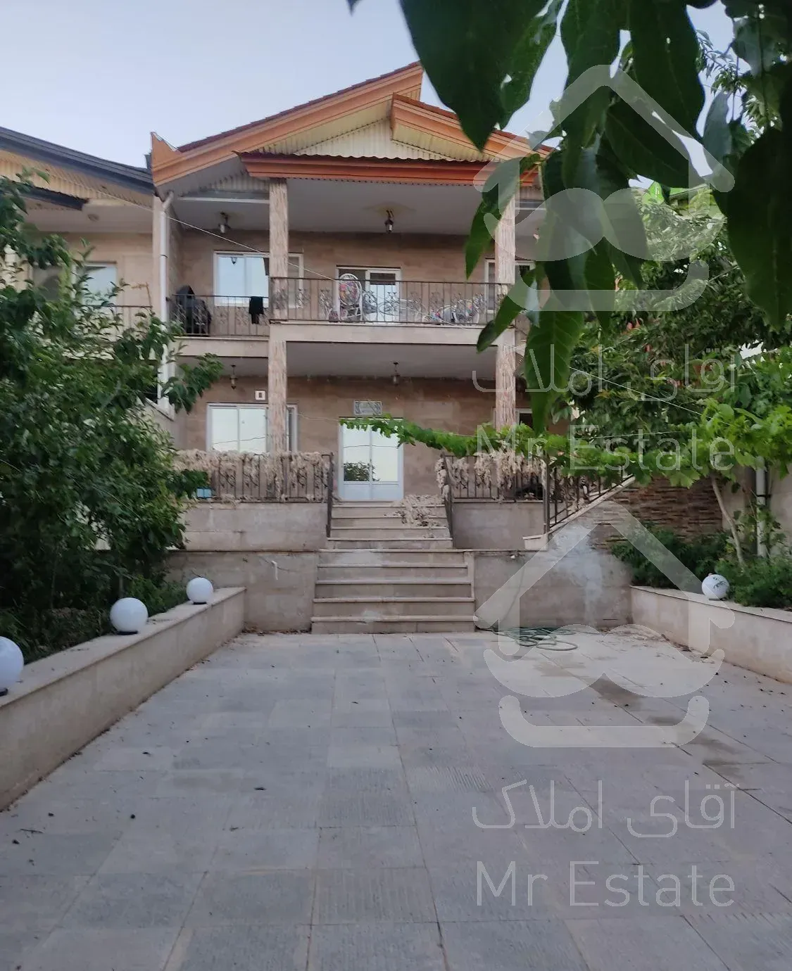 آپارتمان همکف حیاط شمالی