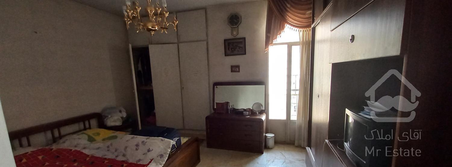 علامه شمالی. ۱۵۰ متر ۳ خواب.  ۲ پارکینگ سندی