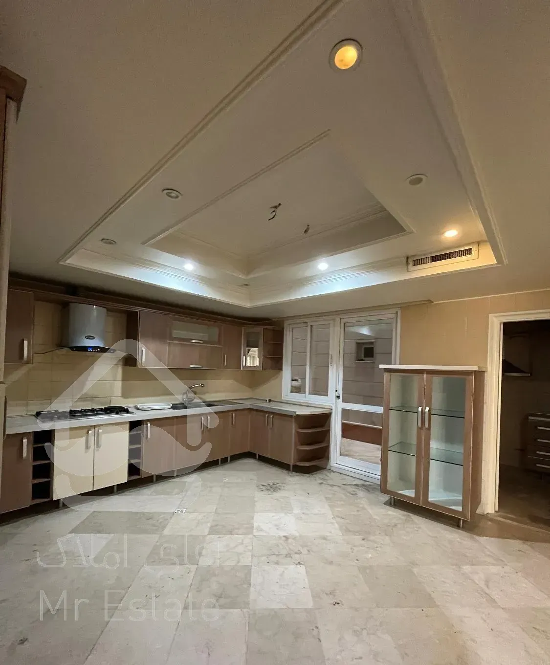 ۲۷۰متر*فلکه اول* ۲پارکینگ*سونا جکوزی