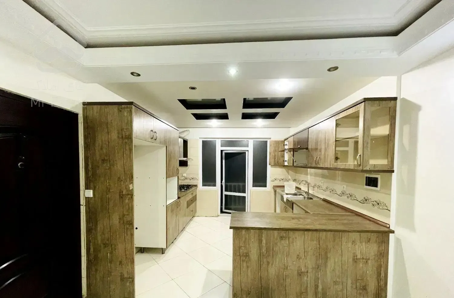 طبقه چهار تکواحدی آسانسور دار