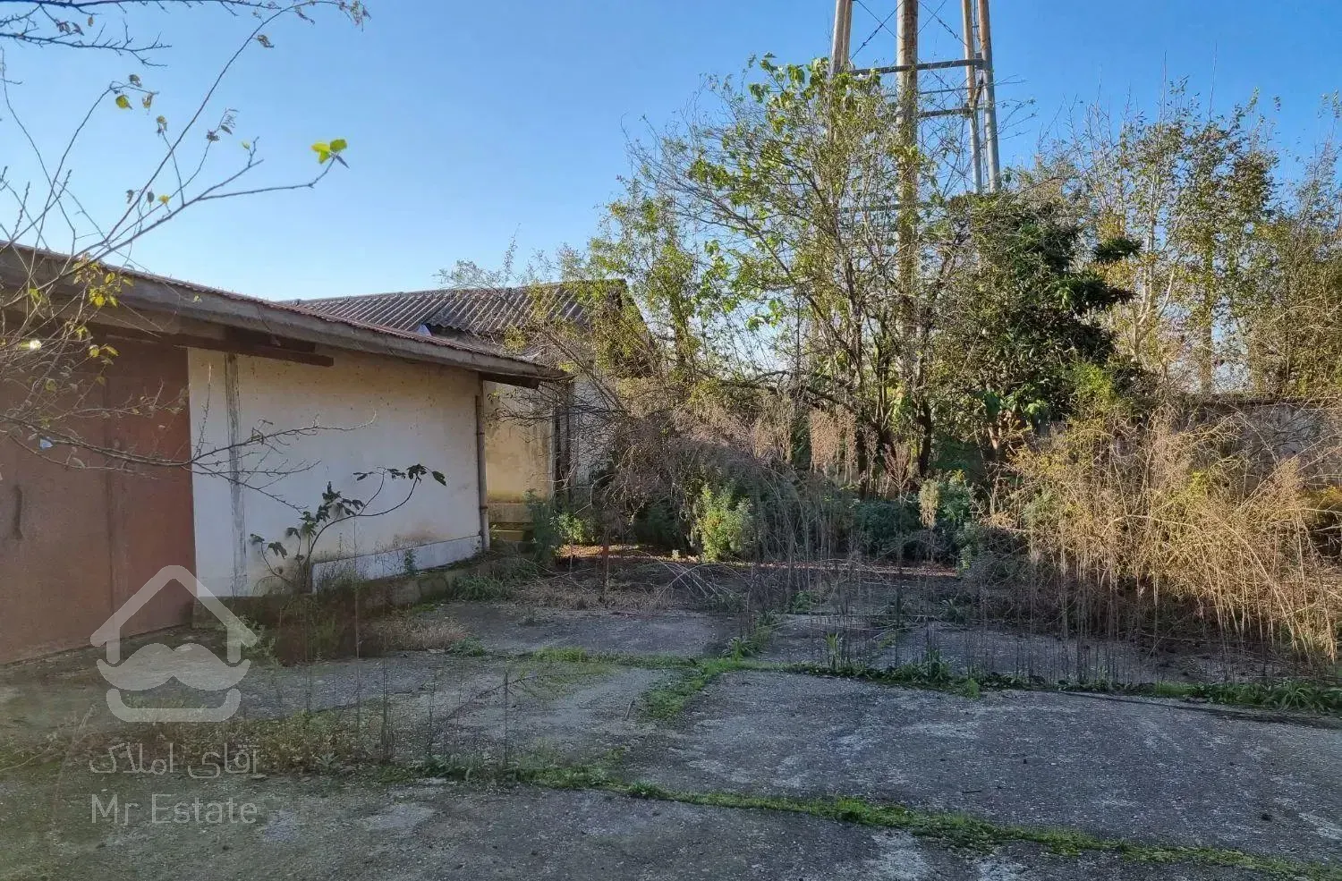 860 متر همراه با سوله