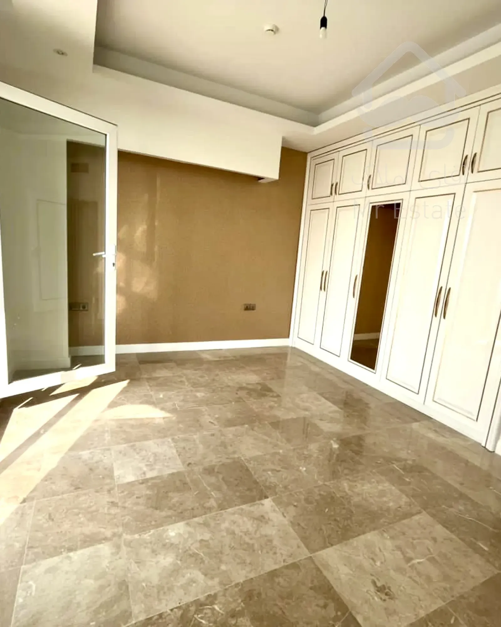 270 متر تراس قابل چیدمان ۴ خ فرمانیه