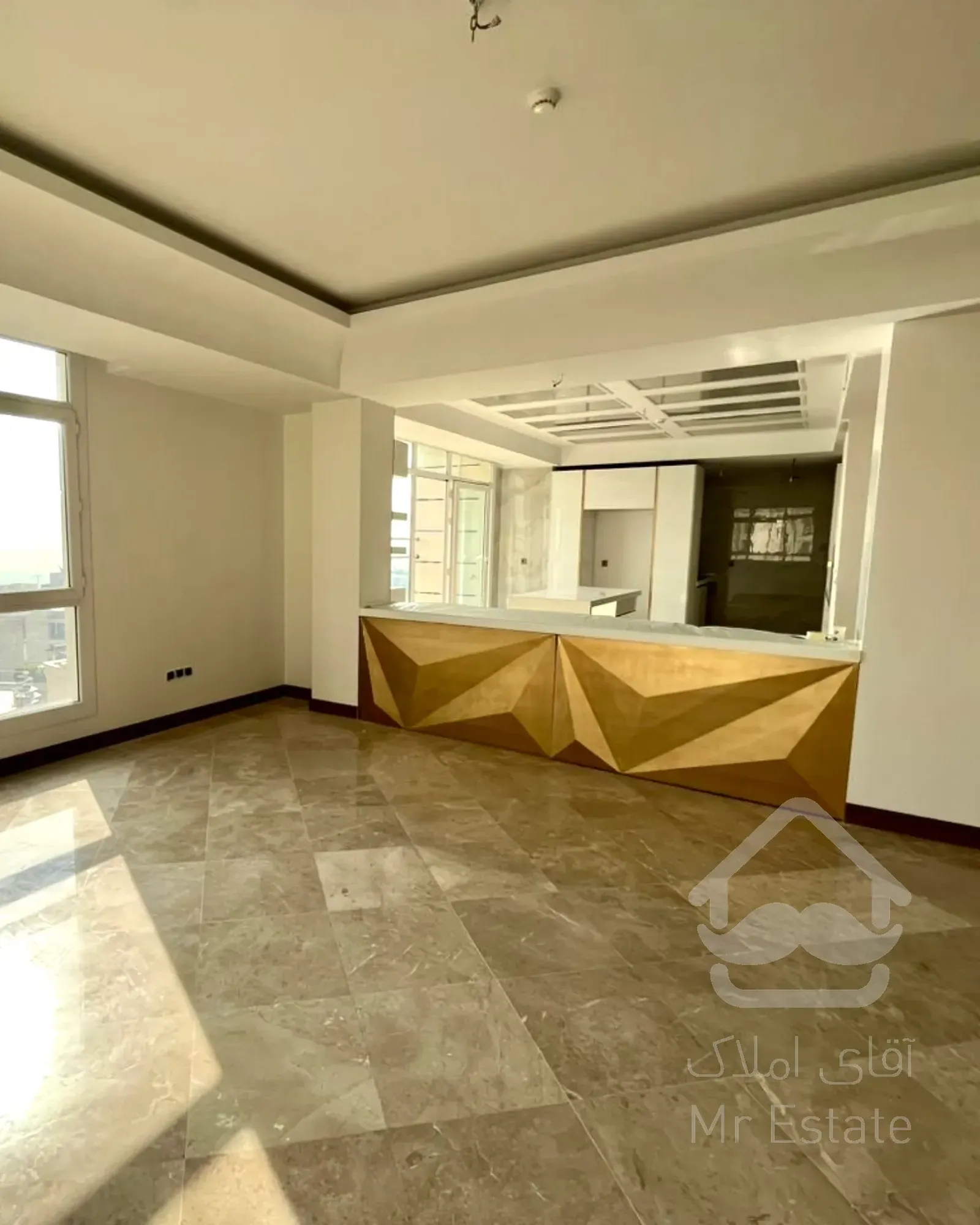 270 متر تراس قابل چیدمان ۴ خ فرمانیه