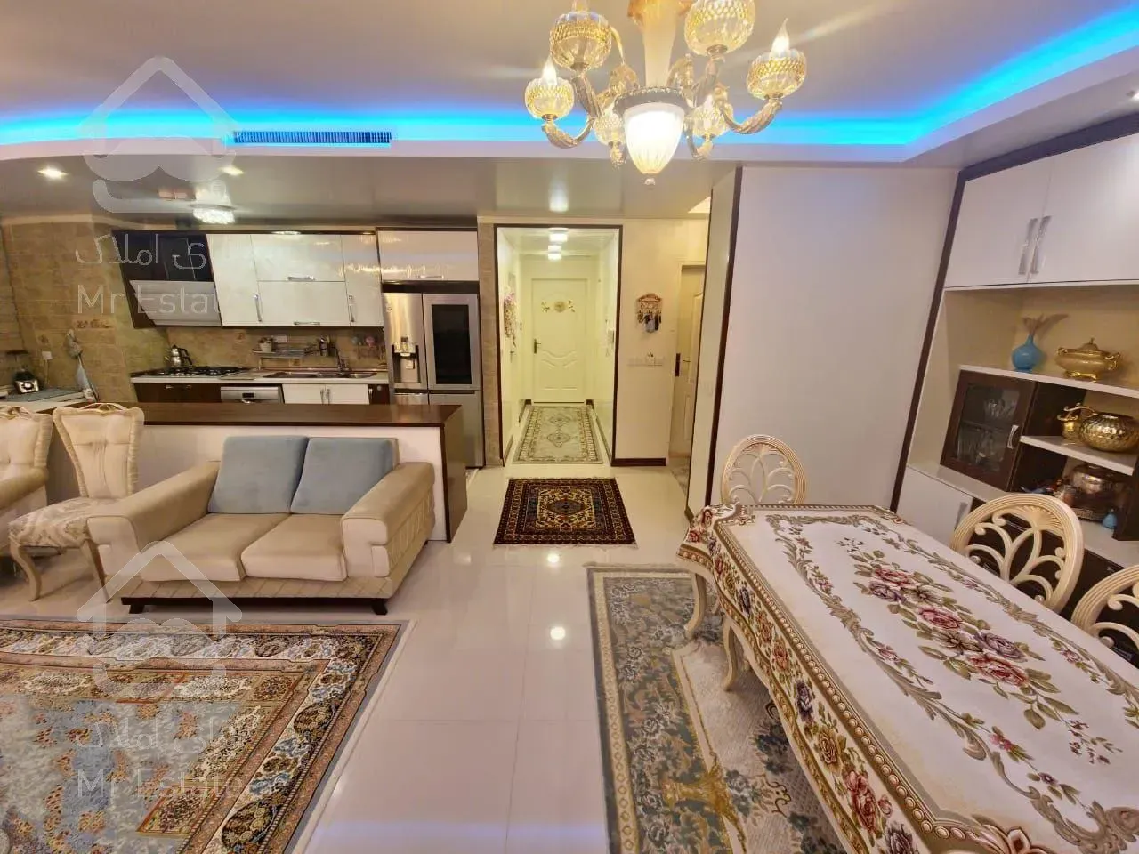 آپارتمان 98 متری در برج‌های کوی شهپریان