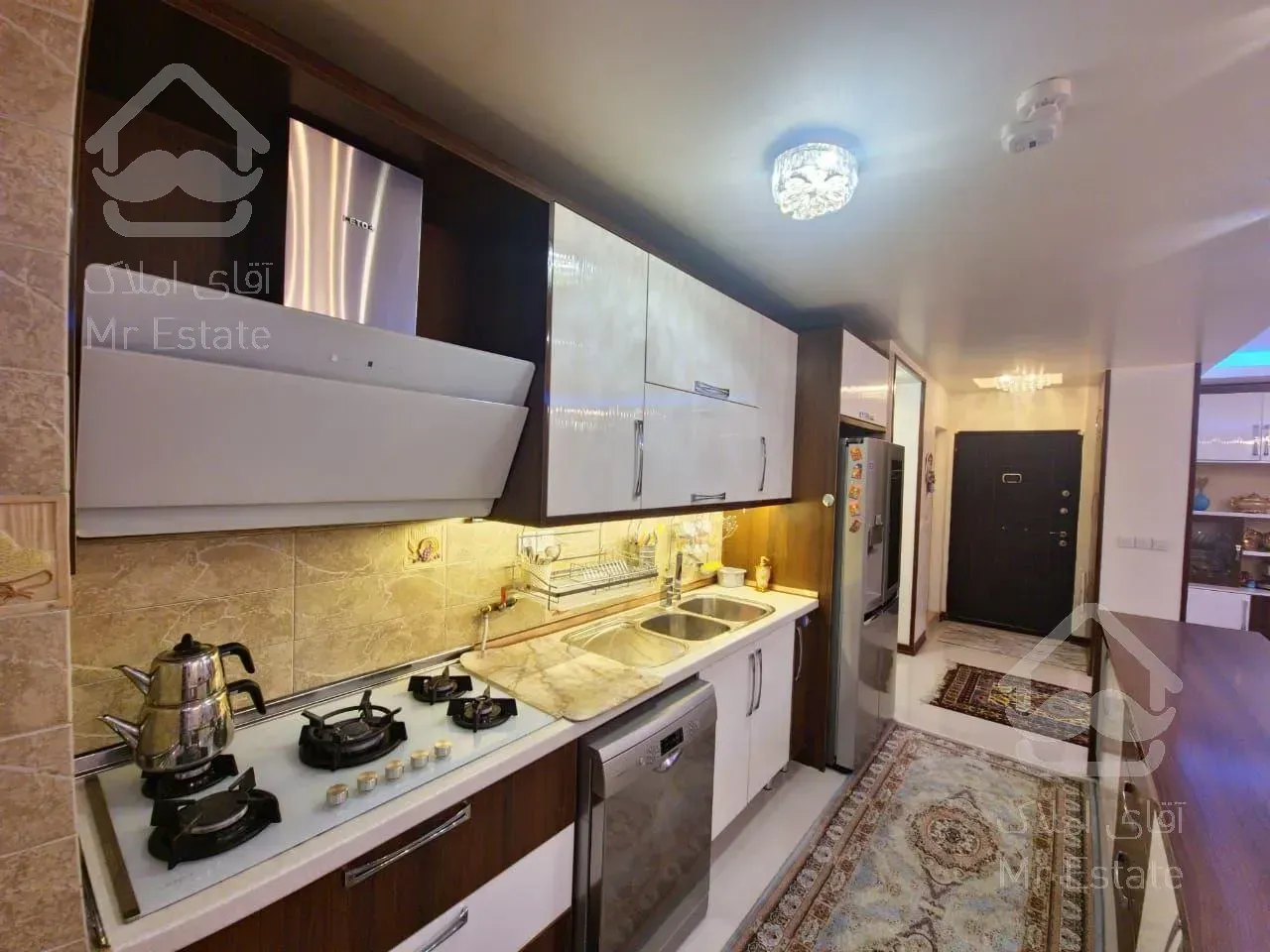 آپارتمان 98 متری در برج‌های کوی شهپریان